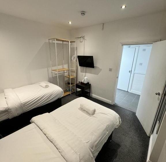 استودیوی استاندارد, Gallery Hyde Park Hostel