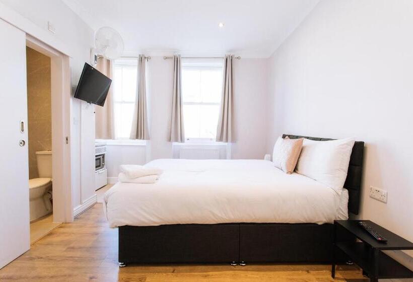 استودیوی استاندارد, Gallery Hyde Park Hostel