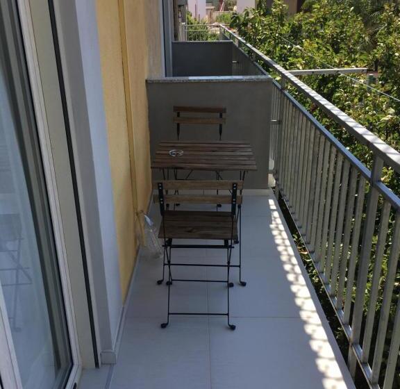 Четырехместный Номер Стандарт с Балконом, B&b La Via Di Casa