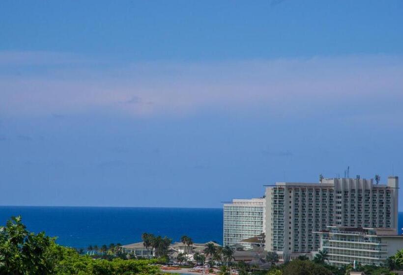 اتاق لوکس با بالکن و چشم‌انداز دریا, Hillview At Mystic Ridge