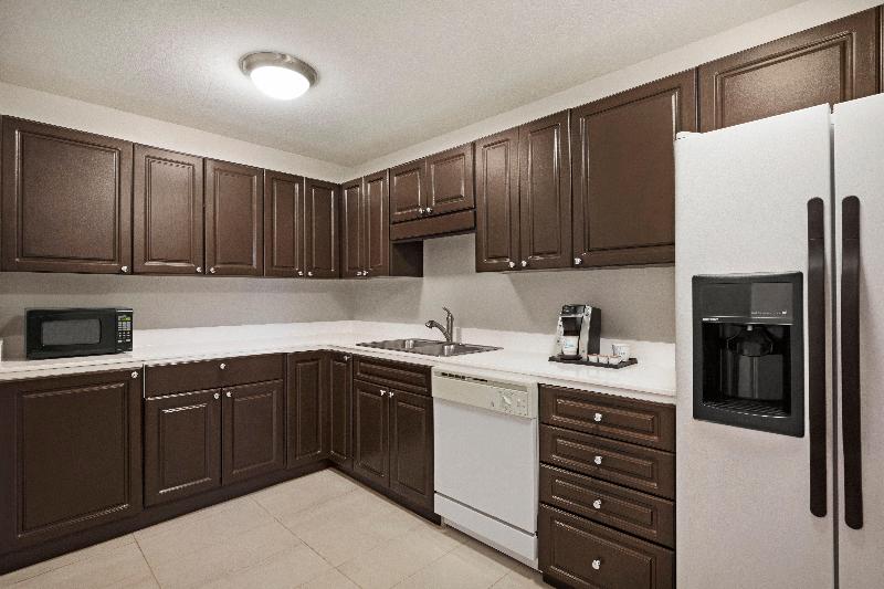 Люкс Кровать Кинг, Holiday Inn Express & Suites Sarasota East, An Ihg