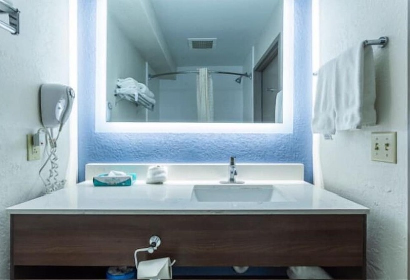 스위트, Lancaster Inn & Suites