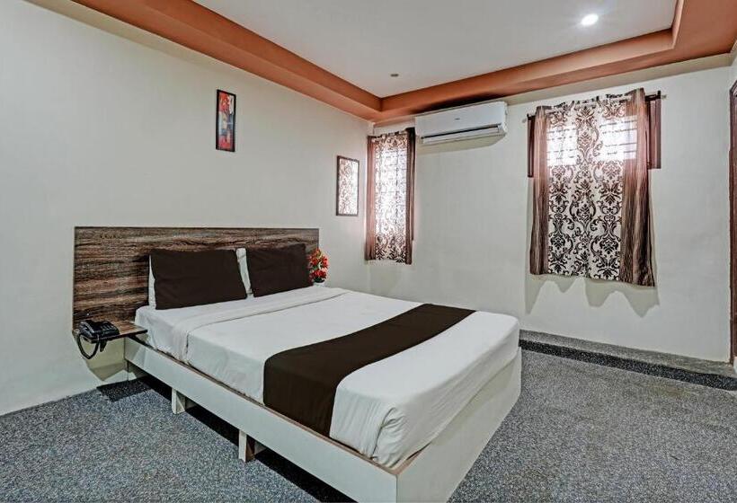 Quarto Triplo Clássico, Oyo 39950 A K Residency