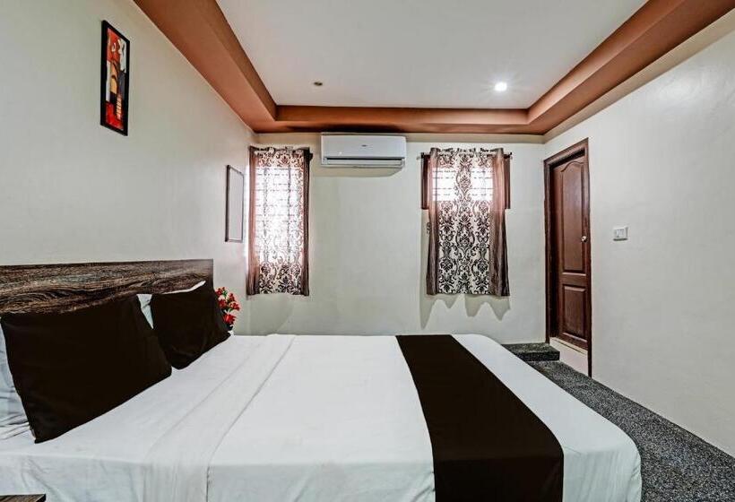 Quarto Triplo Clássico, Oyo 39950 A K Residency