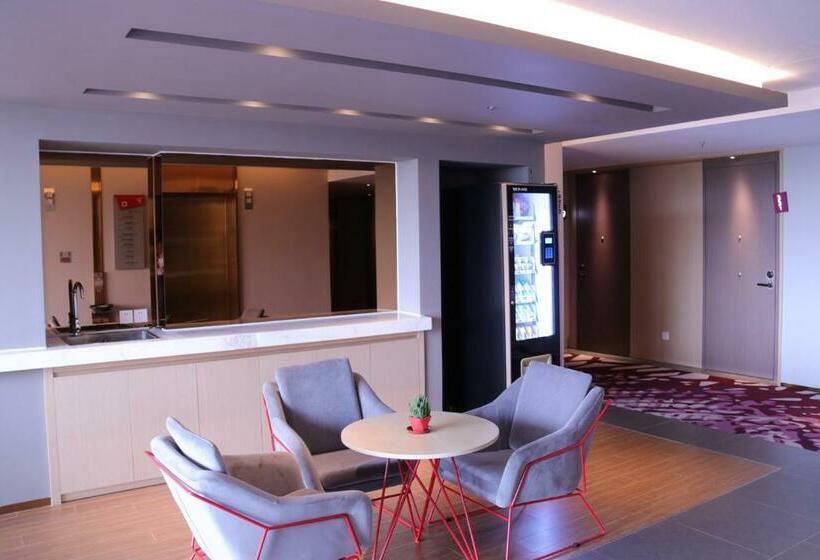 Номер Стандарт, Q Hotel Haikou Meilan