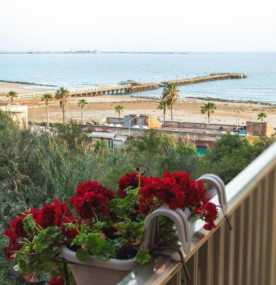 اتاق لوکس با چشم‌انداز دریا, B&b A Due Passi Dal Mare