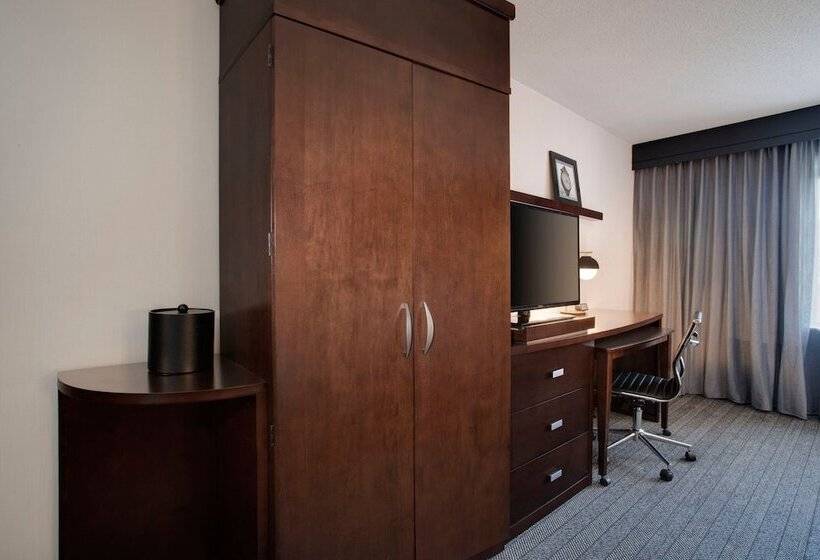 Номер Deluxe с Балконом, Courtyard Worcester