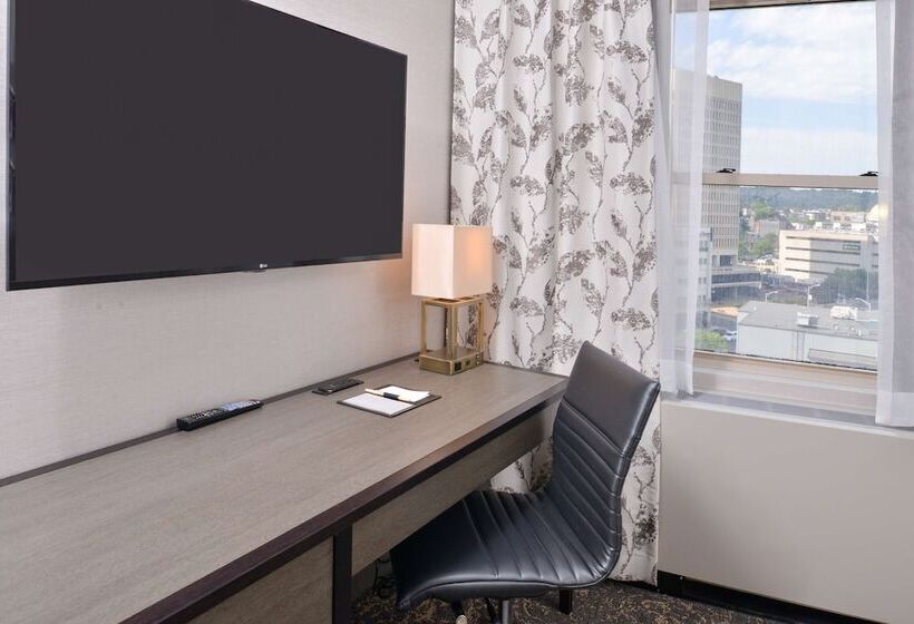 Студия Стандарт Двуспальная Кровать, Doubletree By Hilton Utica