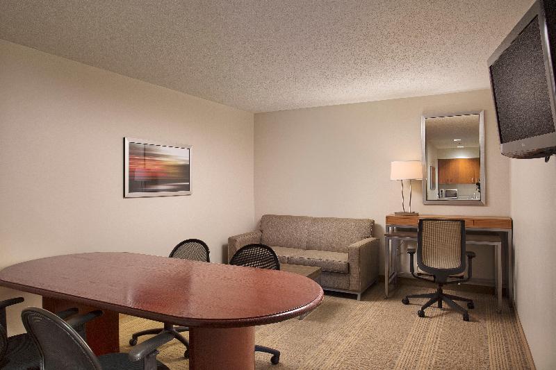 Büyük Çift Kişilik Yataklı Süit, Holiday Inn Grand Rapids Airport, An Ihg