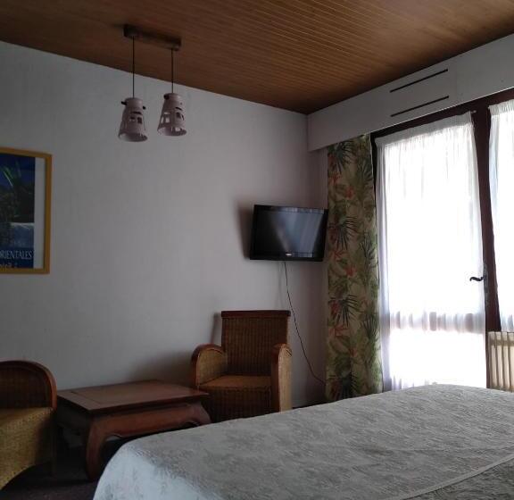 Номер Стандарт с Террасой, Hôtel Le Mas Fleuri