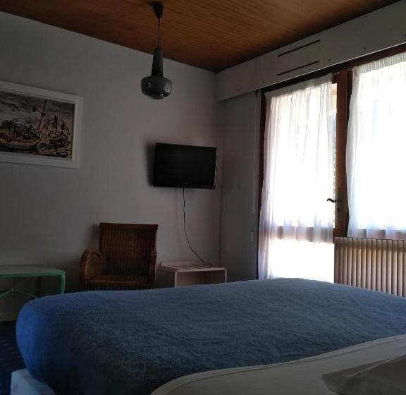 Номер Стандарт с Террасой, Hôtel Le Mas Fleuri