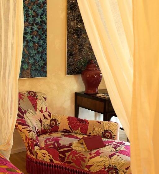 اتاق پریمیوم چهارنفره, Mas De La Chapelle