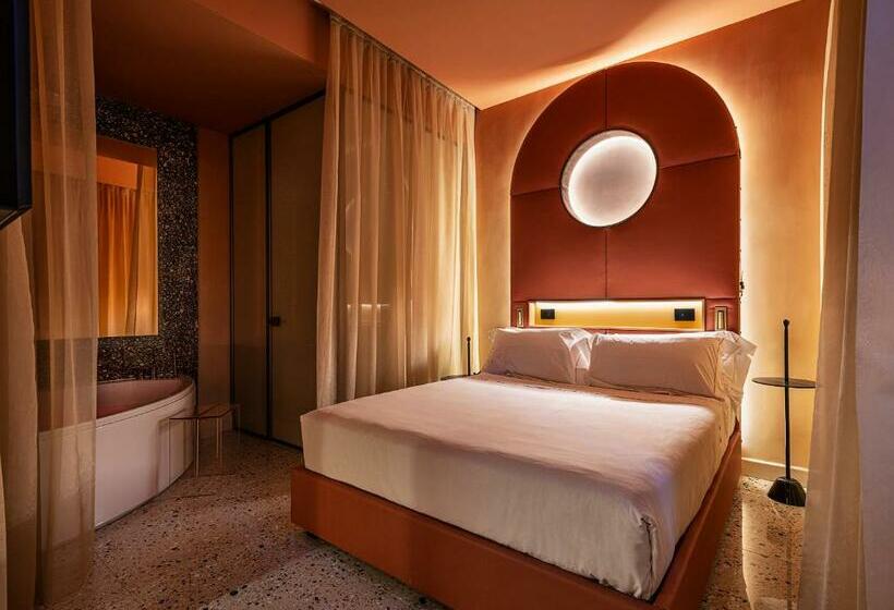 سوئیت با وان آب گرم, Enterprise Hotel Design & Boutique