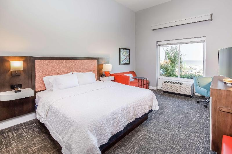 חדר סטנדרט עם מיטת קינג, Hampton Inn Pensacola Beach