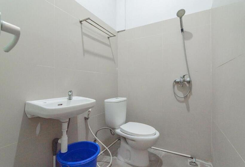 Номер Deluxe, Reddoorz Plus Syariah @ Tuparev Cirebon 3