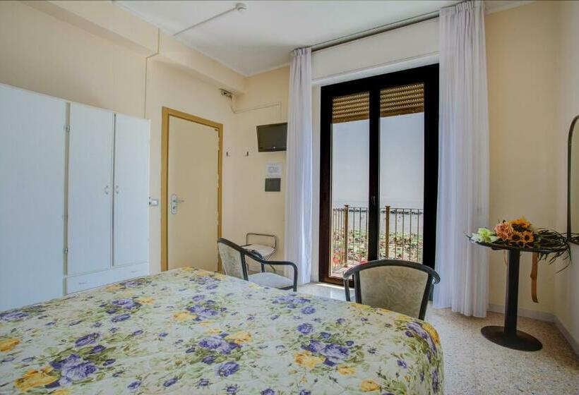 Quarto Estandar, Deanna
