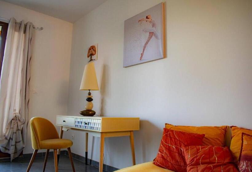 Номер Стандарт, Chambre D Hôtes Lempery