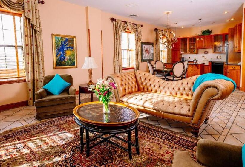 Президентский Люкс, Landmark Inn