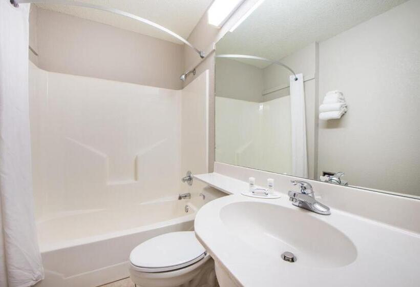 Студия Стандарт, Microtel Inn & Suites Claremore