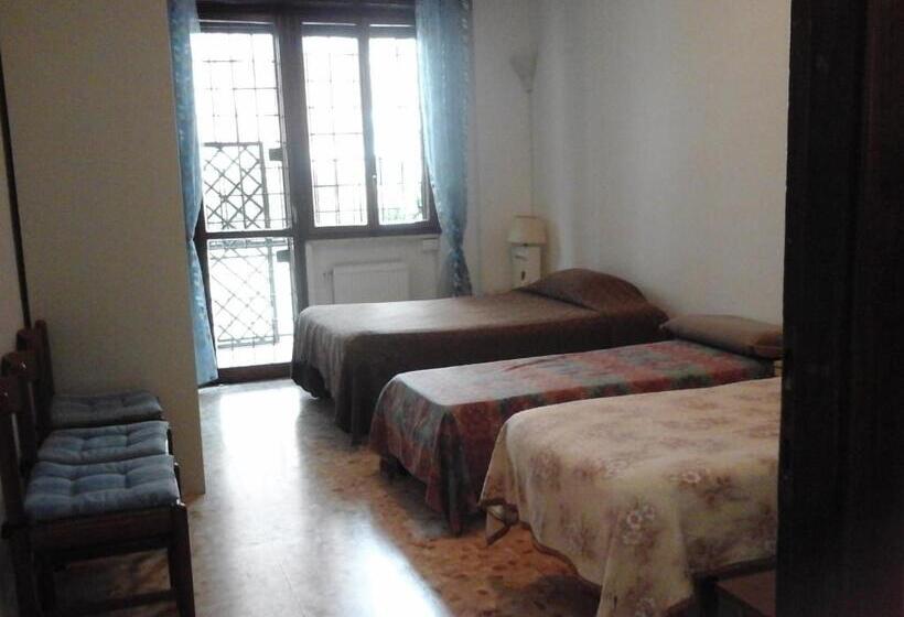 חדר סטנדרט לארבעה, B&b Near Metro  Central Line   Only Wc In The Rooms 15 Minutes To Termini Station 20 To Spagna Squar