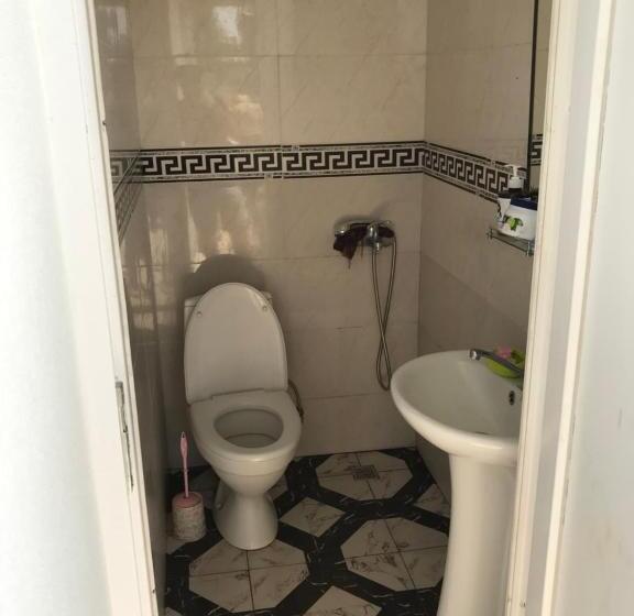اتاق استاندارد سه تخته با بالکن, Nika's Guest House