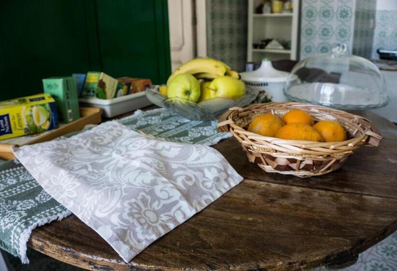 اتاق اکونومی, Villa Moschella