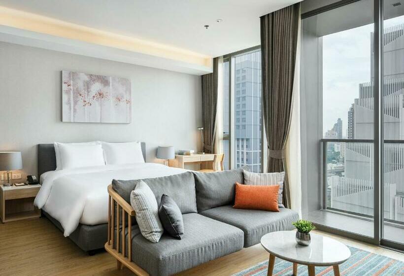 استودیوی لوکس, Oakwood Suites Bangkok