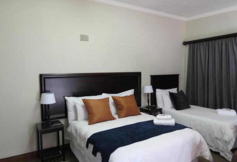 Номер Deluxe, Olden Rose Place