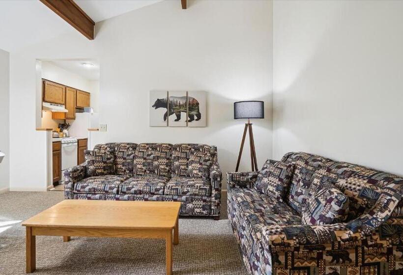 Люкс, Cedarbrook Queen Suite 203