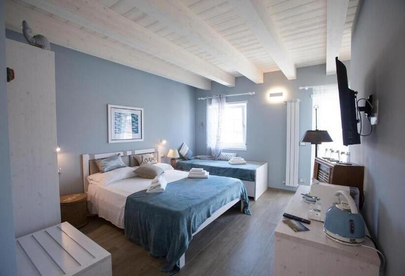 اتاق لوکس, Laura E Christian   Rooms