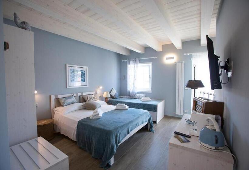 اتاق لوکس, Laura E Christian   Rooms
