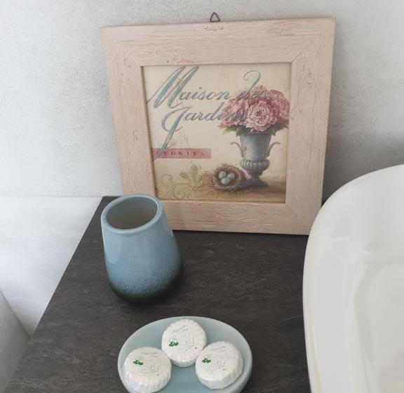 اتاق استاندارد یک نفره, Laura E Christian   Rooms
