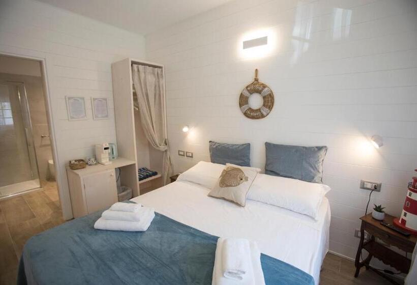 اتاق استاندارد یک نفره, Laura E Christian   Rooms
