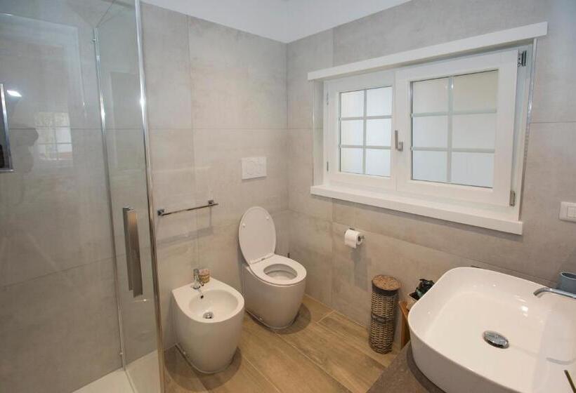 اتاق استاندارد یک نفره, Laura E Christian   Rooms