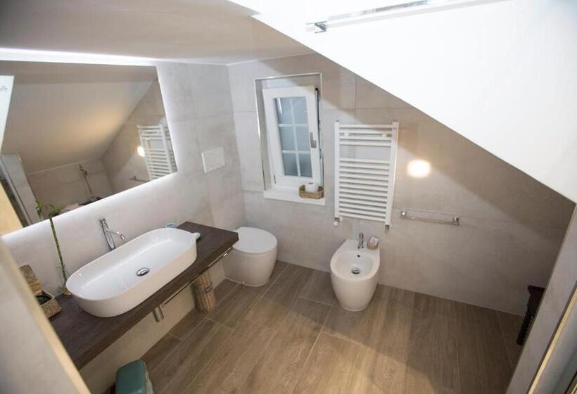 اتاق استاندارد, Laura E Christian   Rooms