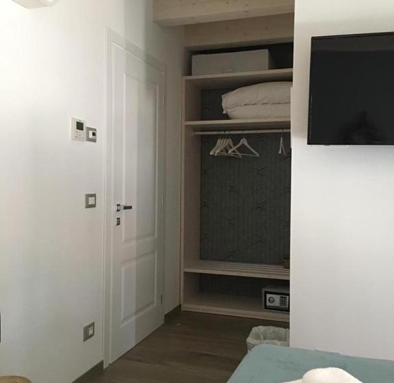 اتاق استاندارد, Laura E Christian   Rooms