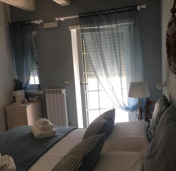 اتاق استاندارد, Laura E Christian   Rooms