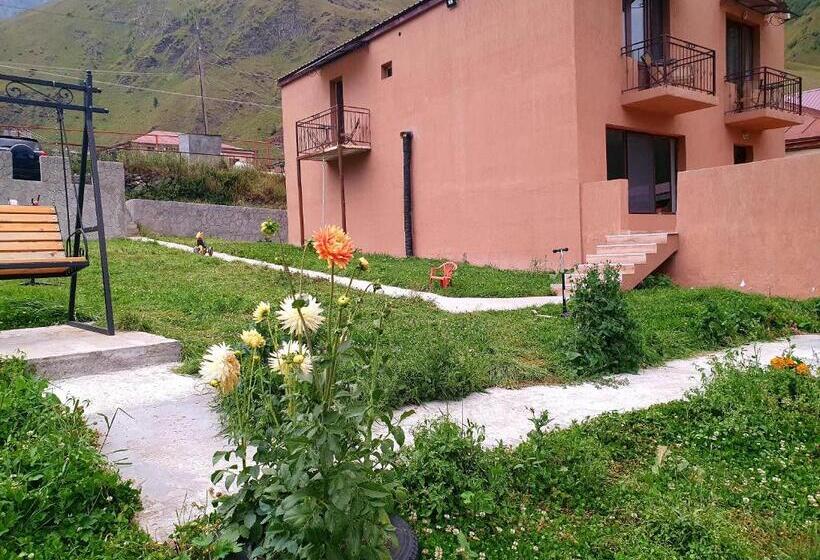 اتاق استاندارد چهار تخته, Nikolo Inn