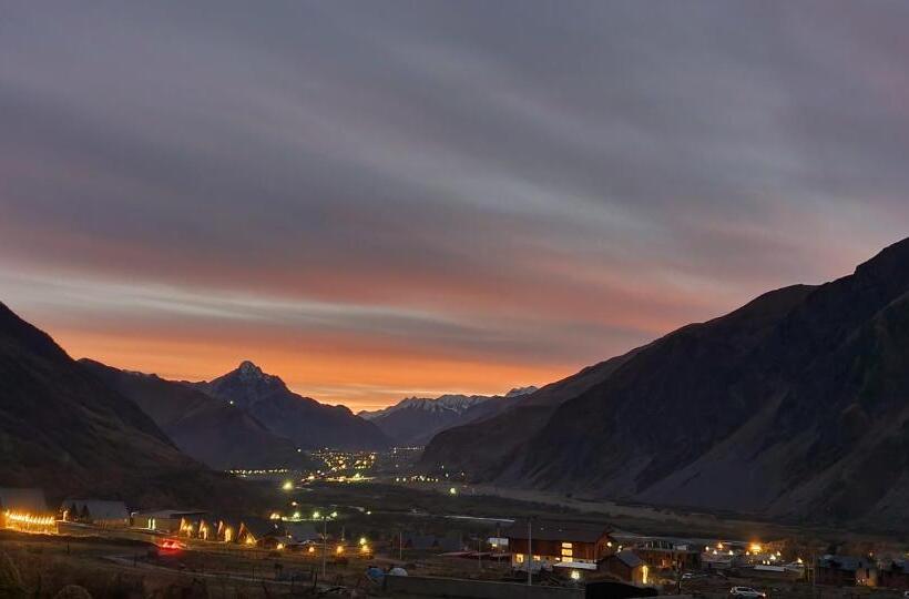 اتاق استاندارد با چشم‌انداز کوهستان, Nikolo Inn