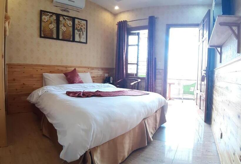 اتاق لوکس با بالکن, Dang Khoa Garden Inn