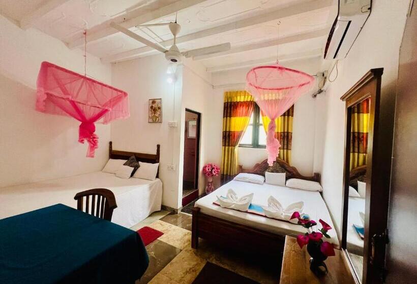 اتاق لوکس خانوادگی, Dambulla Tourist Resort