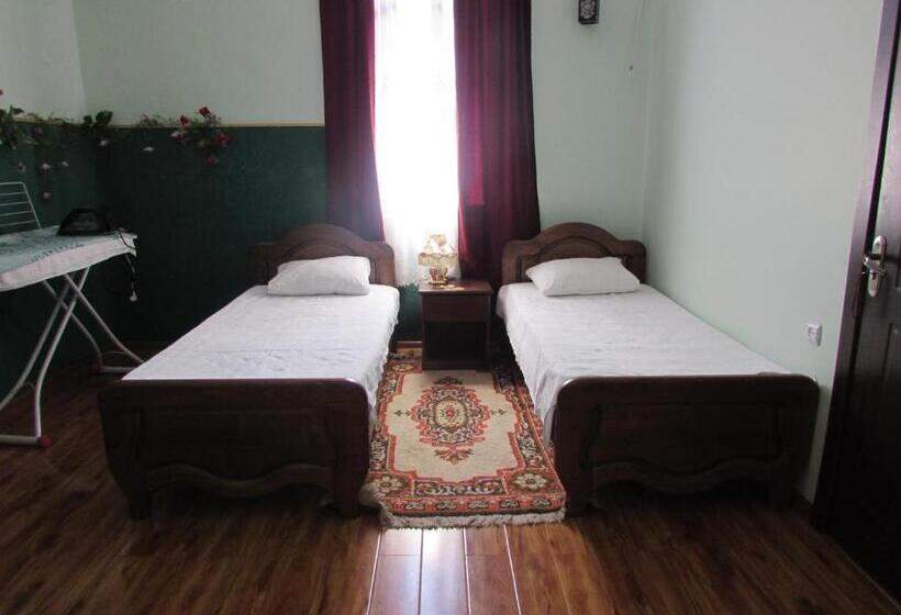 اتاق لوکس, Guest House Nadejda
