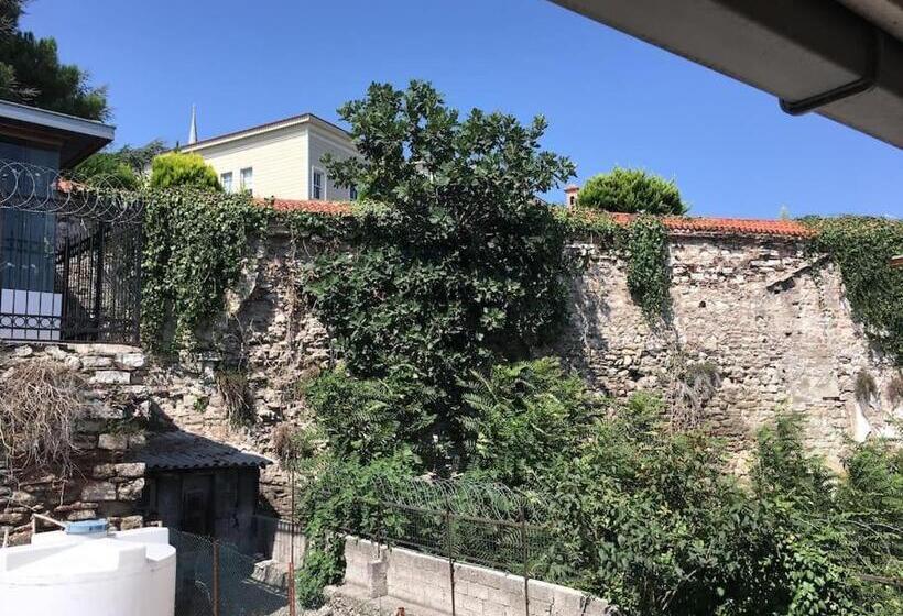 آپارتمان 1 خوابه با بالکن, Amida House