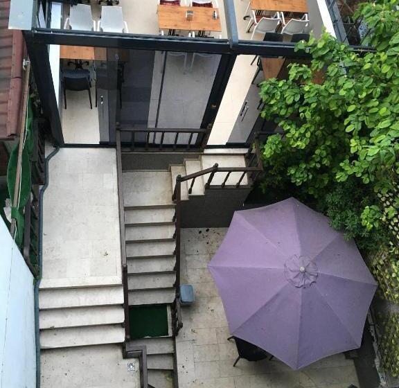 Economy Triple Room, Amida House