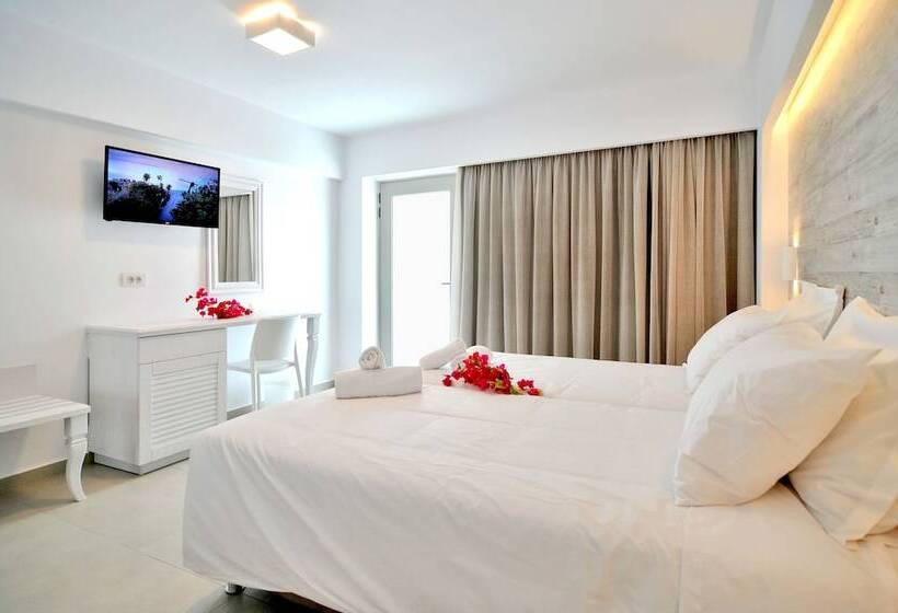 Habitación Triple Deluxe Vista Jardín, Apollon Windmill Boutique Hotel   Adults Only