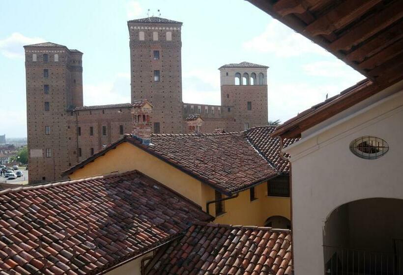 اتاق استاندارد با چشم‌انداز شهر, Palazzo Sacco Hostello Fossano