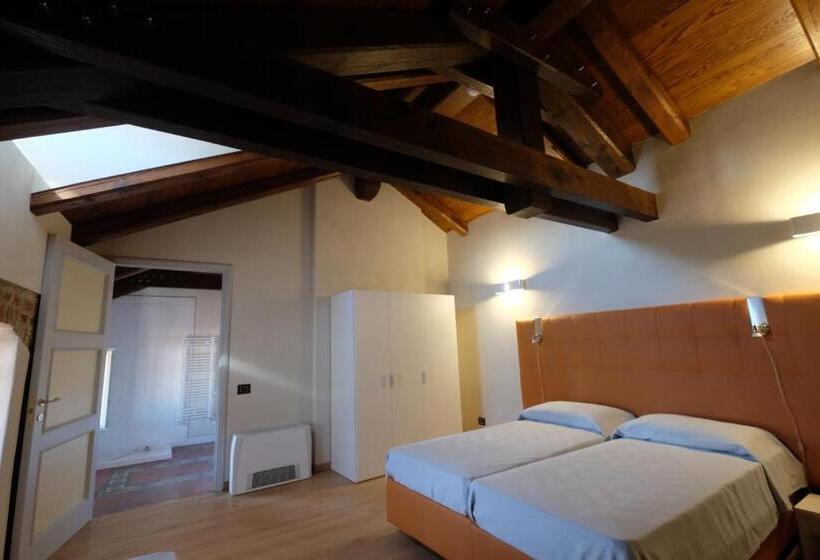 اتاق لوکس با چشم‌انداز شهر, Palazzo Sacco Hostello Fossano