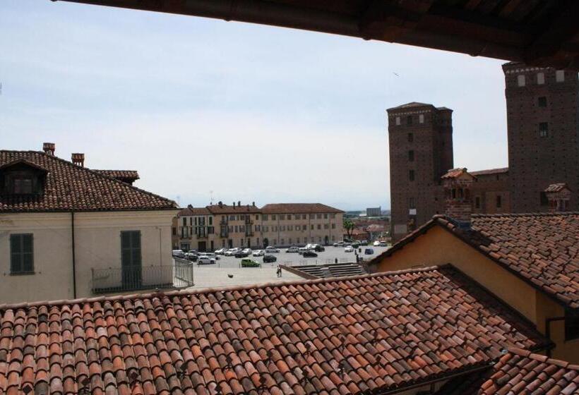 اتاق لوکس با چشم‌انداز شهر, Palazzo Sacco Hostello Fossano
