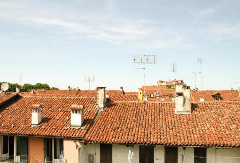 اتاق لوکس با چشم‌انداز شهر, Palazzo Sacco Hostello Fossano