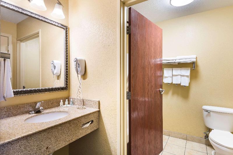 اتاق استاندارد با تخت بزرگ, Quality Inn